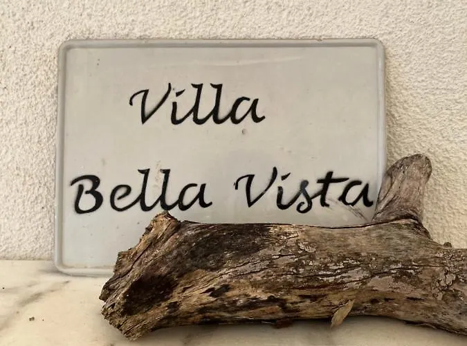 Bella Vista - Near The And Airport Villa