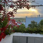 Bella Vista - Near The And Airport Willa