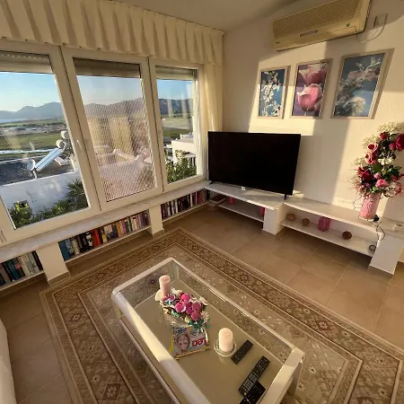 Bella Vista - Near The And Airport Villa